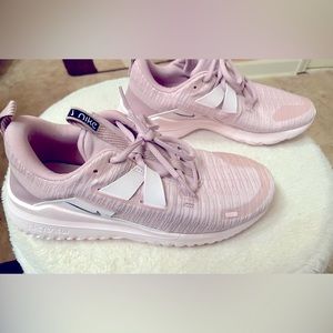 Nike Renew women’s sneakers